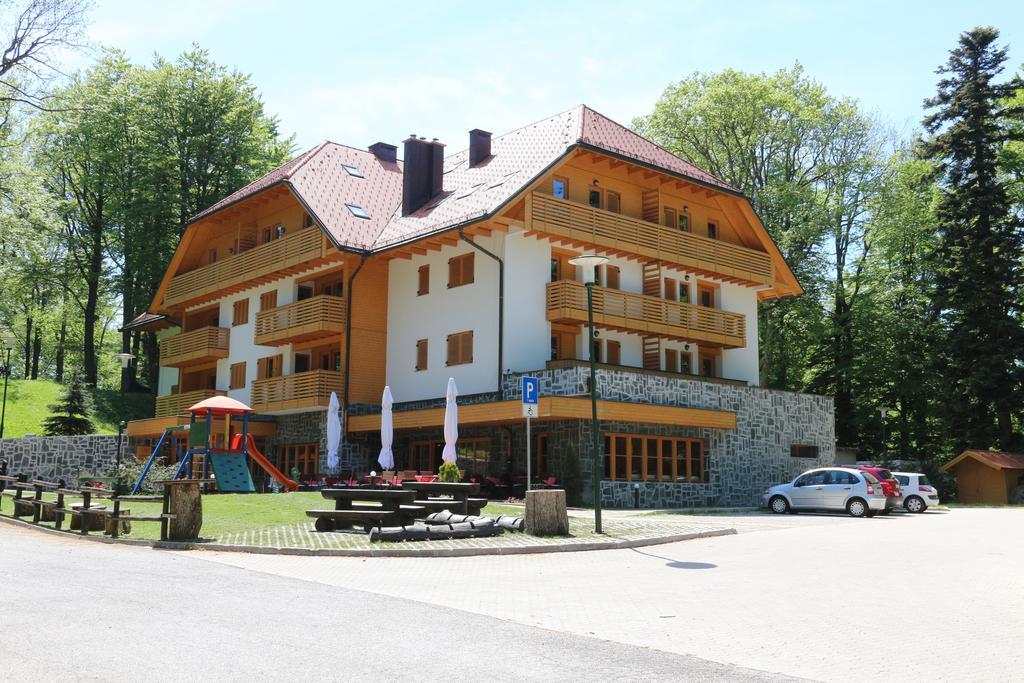 อพาร์ตโฮเต็ล สเนซนา คราลิจา Aparthotel Stubicke Toplice ภายนอก รูปภาพ