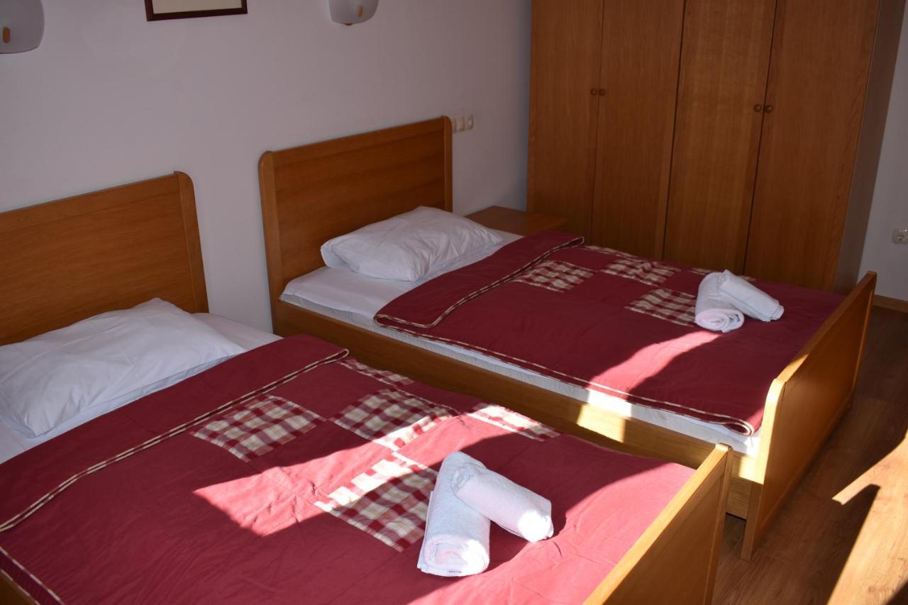 อพาร์ตโฮเต็ล สเนซนา คราลิจา Aparthotel Stubicke Toplice ภายนอก รูปภาพ