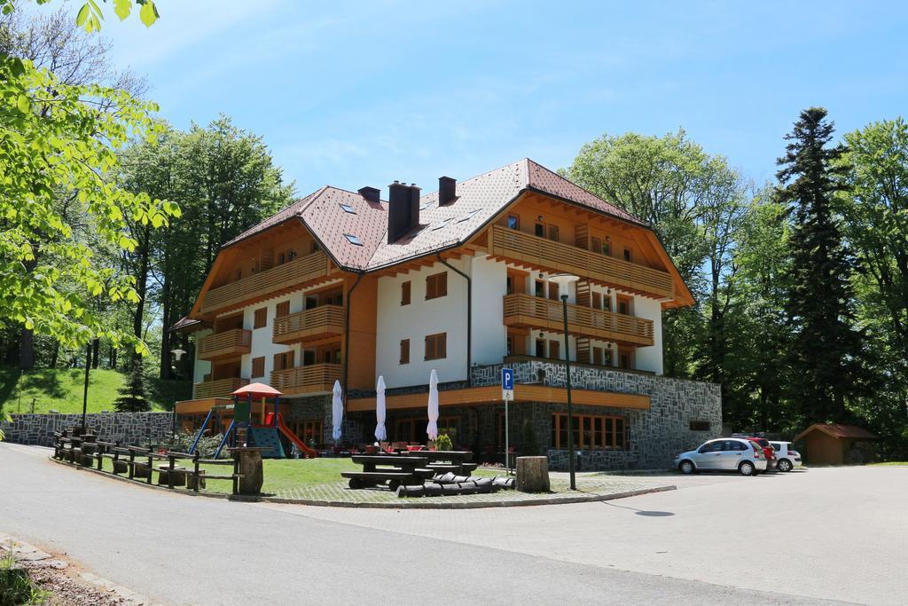 อพาร์ตโฮเต็ล สเนซนา คราลิจา Aparthotel Stubicke Toplice ภายนอก รูปภาพ