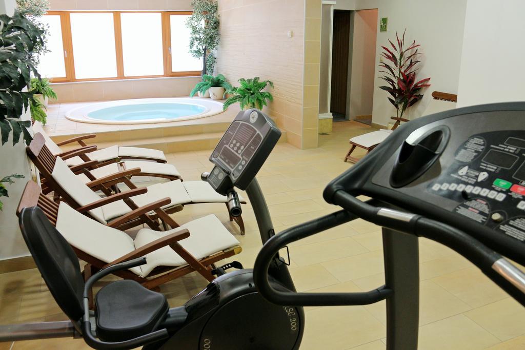 อพาร์ตโฮเต็ล สเนซนา คราลิจา Aparthotel Stubicke Toplice ภายนอก รูปภาพ