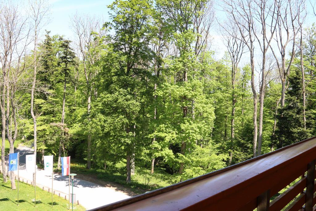 อพาร์ตโฮเต็ล สเนซนา คราลิจา Aparthotel Stubicke Toplice ภายนอก รูปภาพ