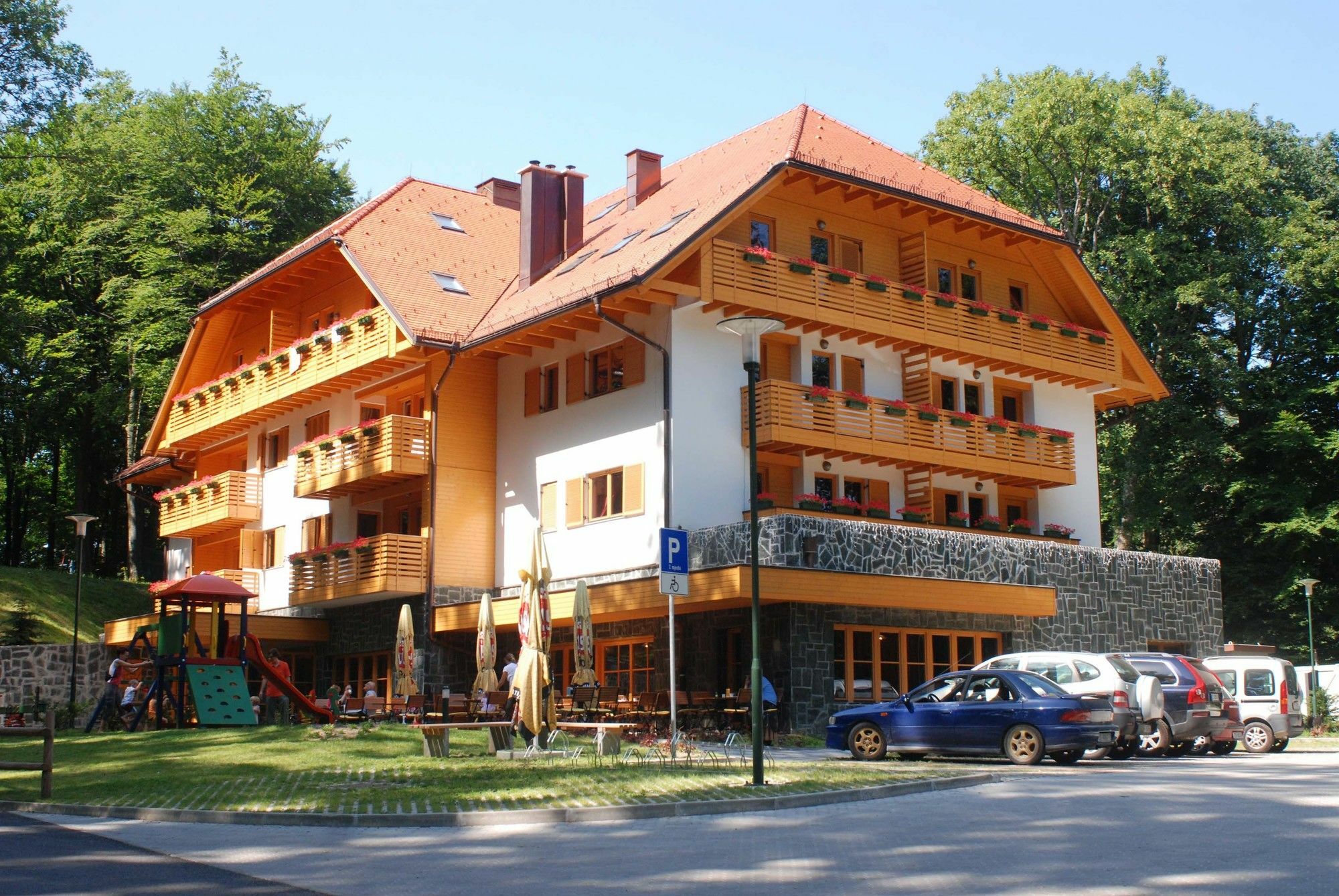 อพาร์ตโฮเต็ล สเนซนา คราลิจา Aparthotel Stubicke Toplice ภายนอก รูปภาพ